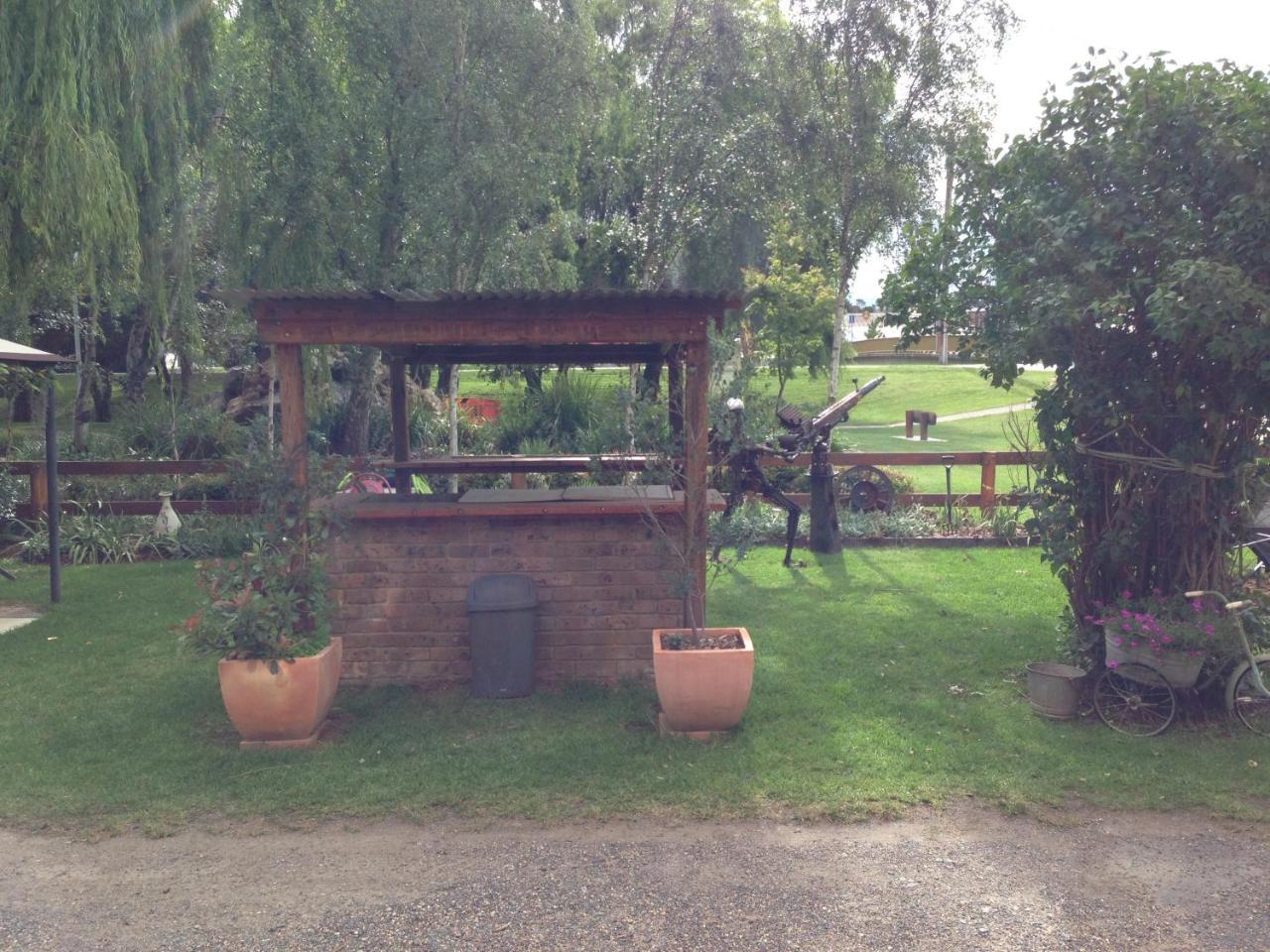 Walcha Royal Cafe & Accommodation Exterior photo