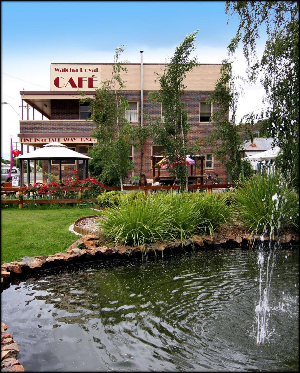 Walcha Royal Cafe & Accommodation Exterior photo